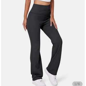 High-waisted slight flare-legged back pocket HALARA leggings